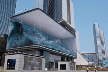 Giant wave is ‘world’s largest anamorphic illusion’