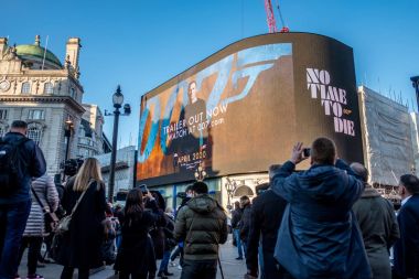 007 film trailer premieres on iconic DOOH LED screen