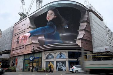 Film star Rosamund Pike joins in ‘3D’ LED creative trend