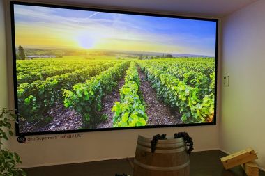 The new dnp Supernova Infinity, ALR Screen for UST Projectors