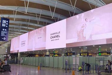 Airport LED highlights ‘smooth details’ of luxury ads