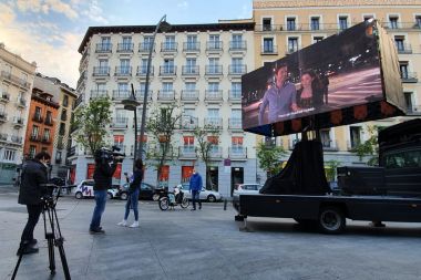 Roaming displays bring cinema entertainment to quarantined cities