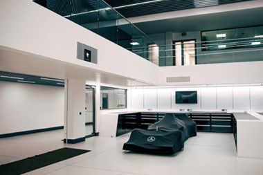 Formula One Team ‘first with Epson’s brightest projector’